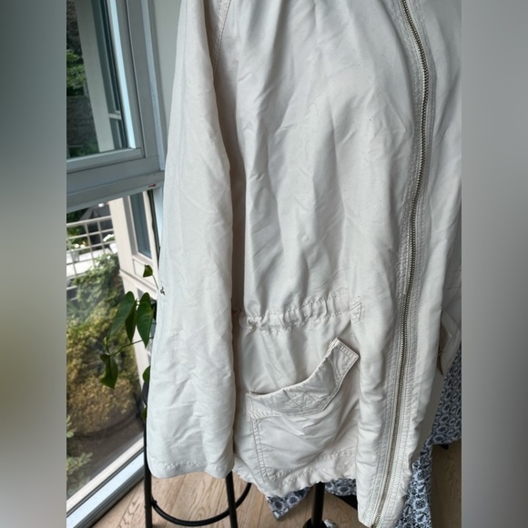 Lightweight jacket, size Large (370) - Picture 5 of 11